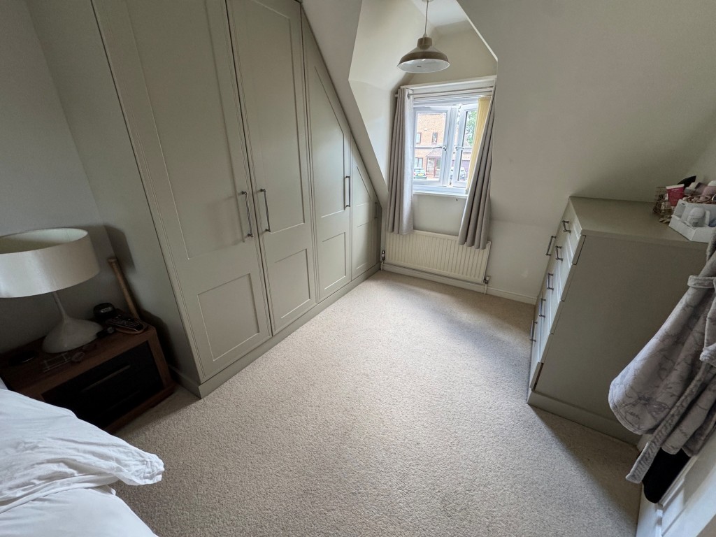 Lot: 195 - FREEHOLD TWO-BEDROOM SEMI-DETACHED HOUSE - A RESIDENTIAL INVESTMENT - Bedroom 1 alternative view